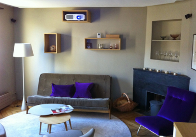 Intégration d'un système de vidéo-projection dans un appartement, écran encastré et son 5.1